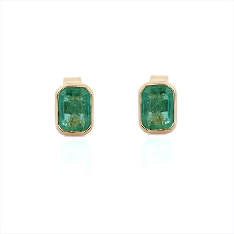 18K Yellow Gold Emerald Stud
