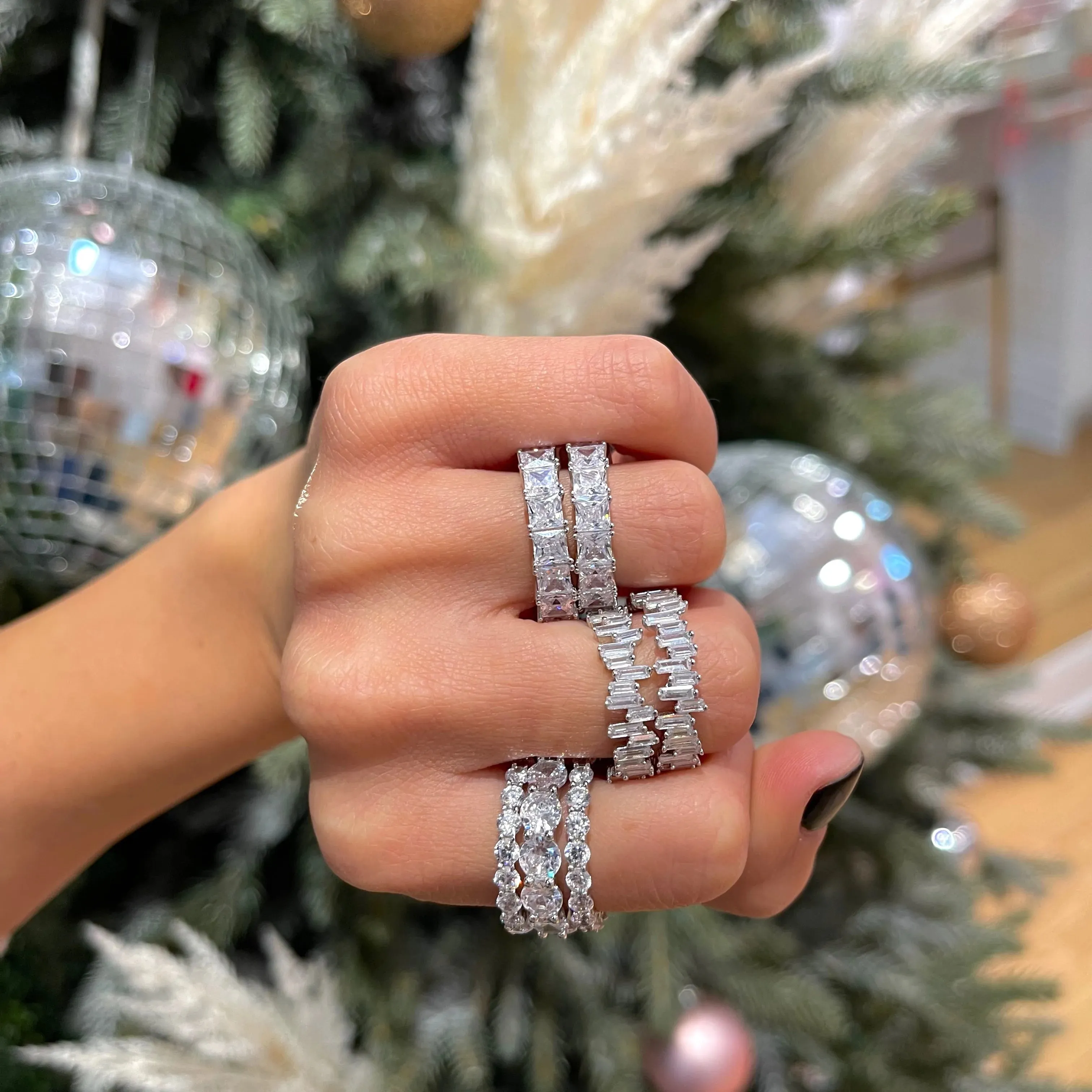 DAINTY ETERNITY BAND